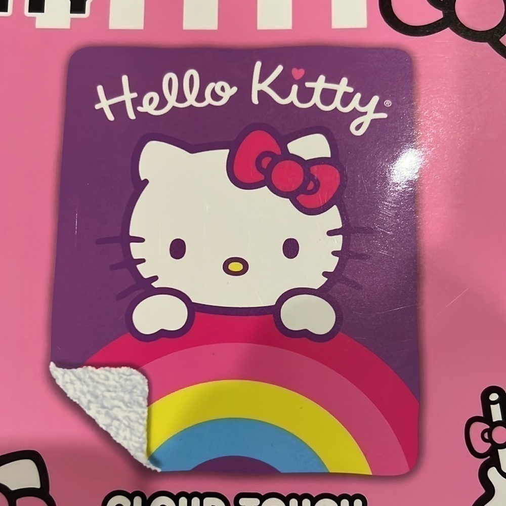 Hello Kitty Sherpa Throw 50x60 - Picture 3 of 6